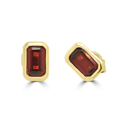 9ct Yellow Gold Rub-Over Emerald Cut Garnet Stud Earrings