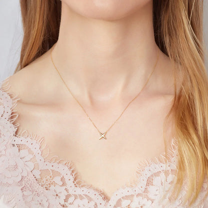 9ct Yellow Gold Simple Kiss Necklace